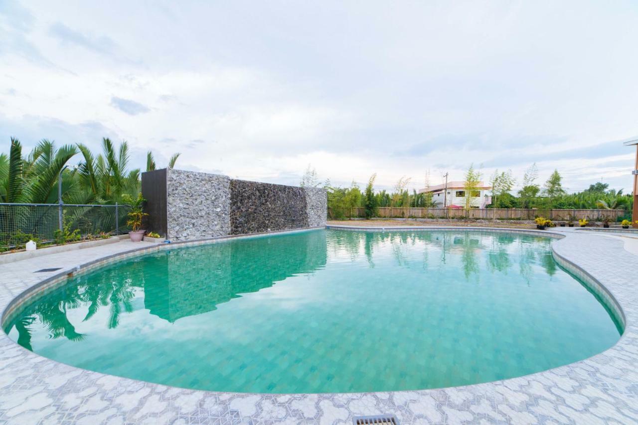 Reddoorz Premium Near Health Centrum Banica Roxas Exterior foto