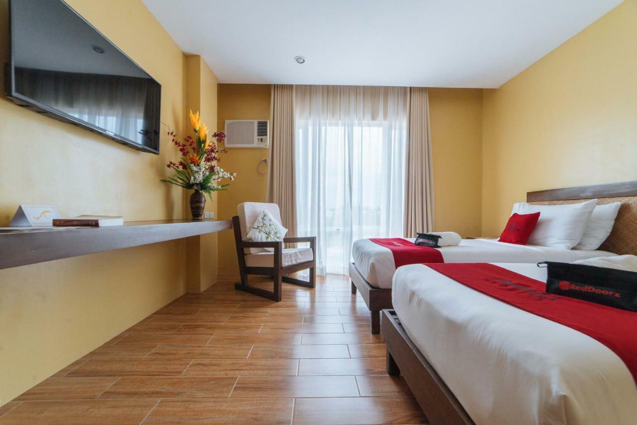 Reddoorz Premium Near Health Centrum Banica Roxas Exterior foto