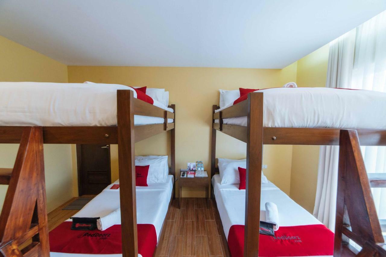 Reddoorz Premium Near Health Centrum Banica Roxas Exterior foto